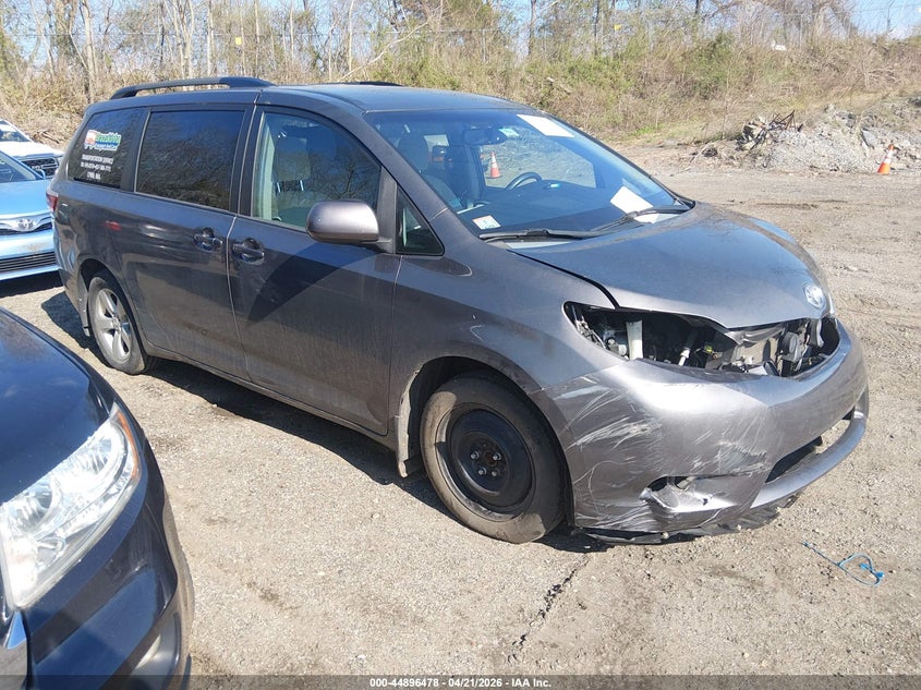 2015 TOYOTA SIENNA LE 8 PASSENGER