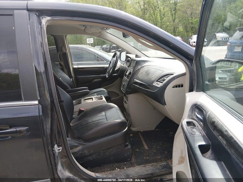 2015 Chrysler Town & Country Touring