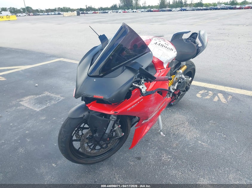 VIN: ZDMHAATW0NB007679 2022 DUCATI PANIGALE V2