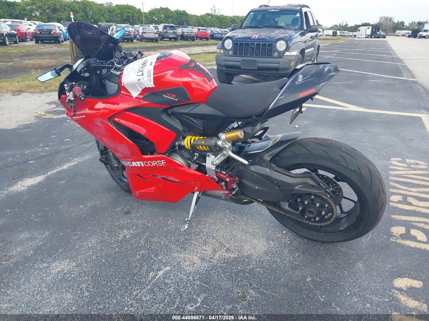VIN: ZDMHAATW0NB007679 2022 DUCATI PANIGALE V2