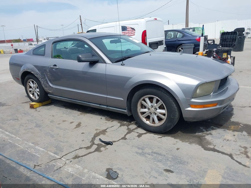 2007 Ford Mustang V6 Deluxe/V6 Premium