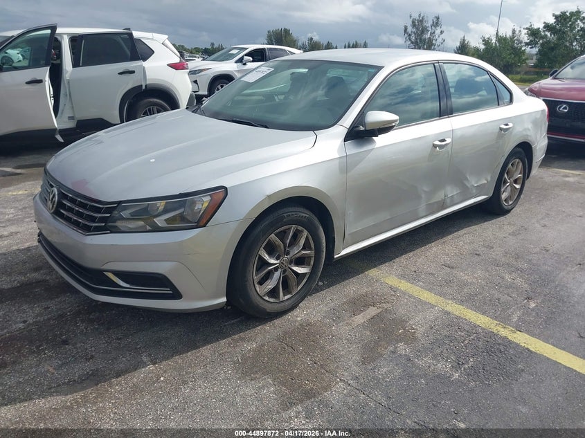 2018 Volkswagen Passat 2.0T R-Line/2.0T S