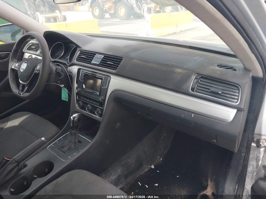 2018 Volkswagen Passat 2.0T R-Line/2.0T S