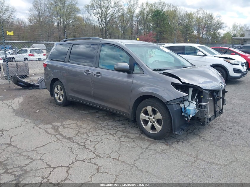 2017 Toyota Sienna Le 8 Passenger