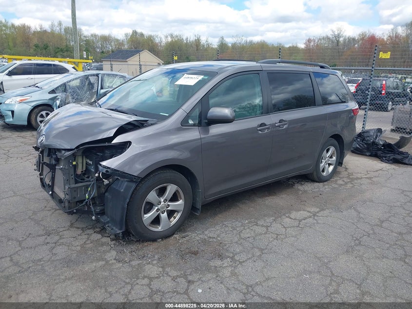 2017 Toyota Sienna Le 8 Passenger
