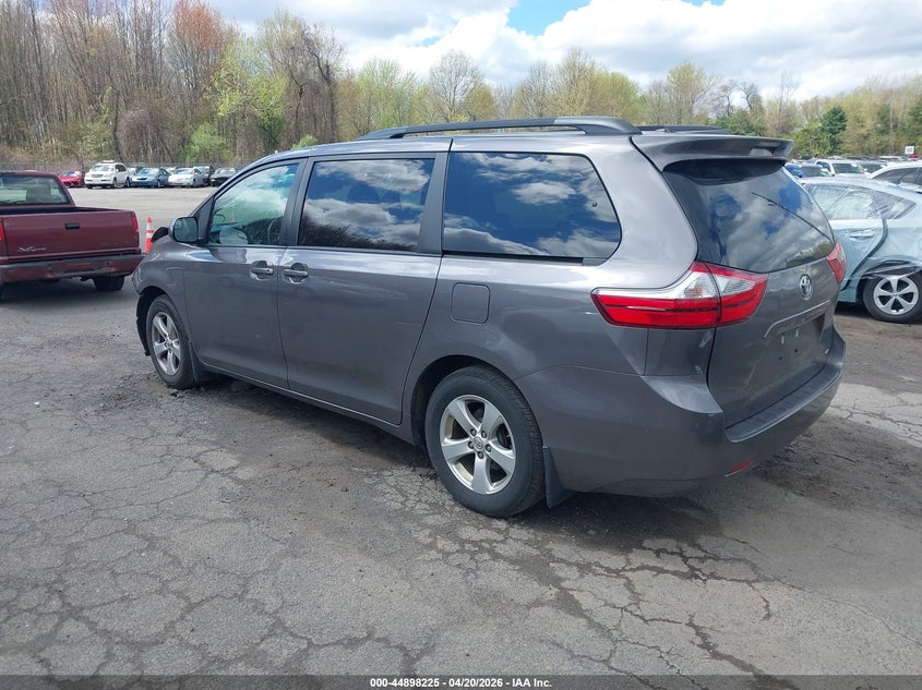 2017 Toyota Sienna Le 8 Passenger