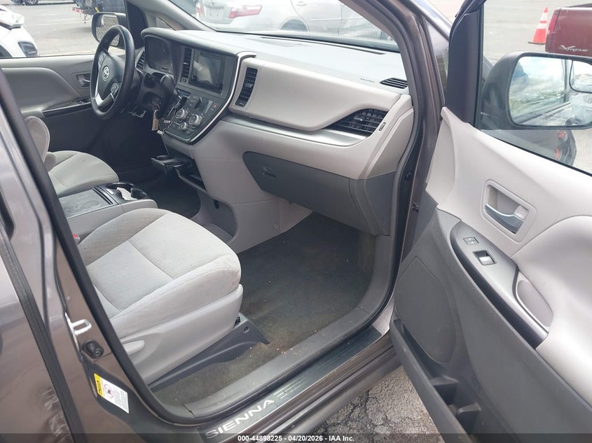 2017 Toyota Sienna Le 8 Passenger