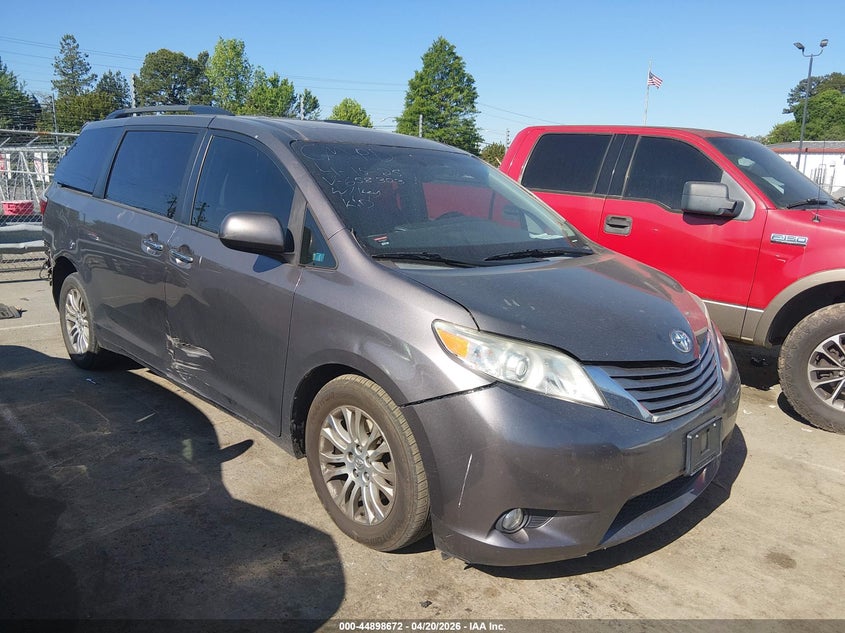 2015 Toyota Sienna Xle 8 Passenger