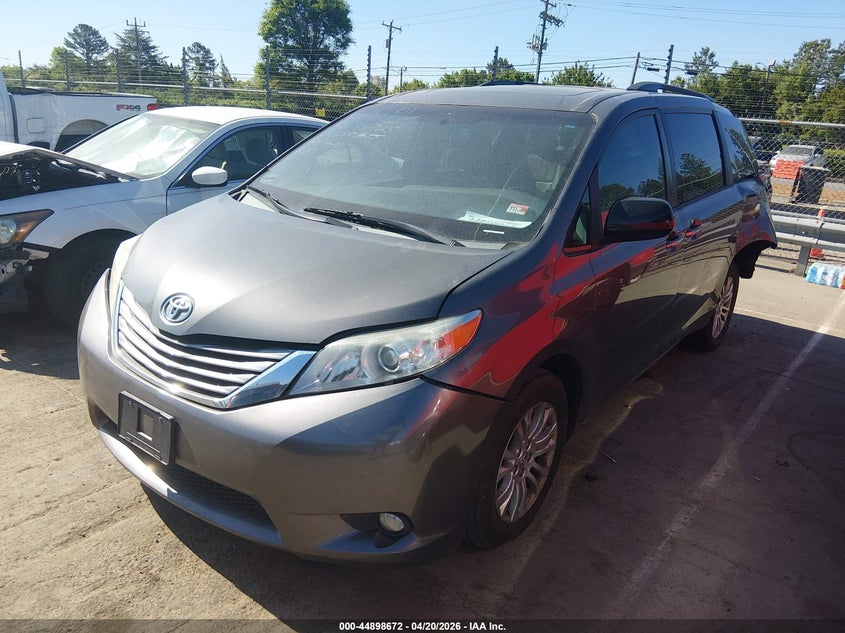 2015 Toyota Sienna Xle 8 Passenger