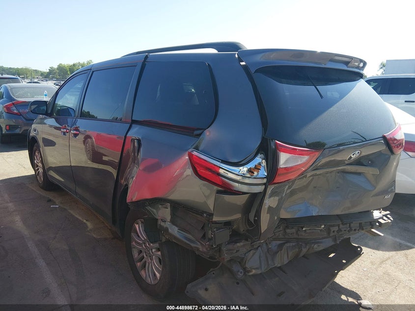 2015 Toyota Sienna Xle 8 Passenger