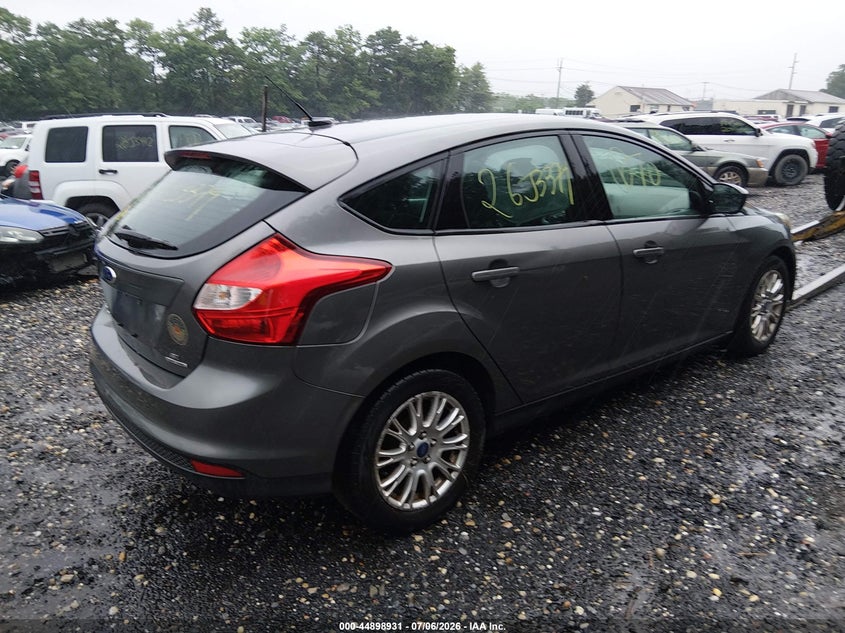 Vin: 1fahp3k24cl396862, lot: 45396295, ford focus se 20124