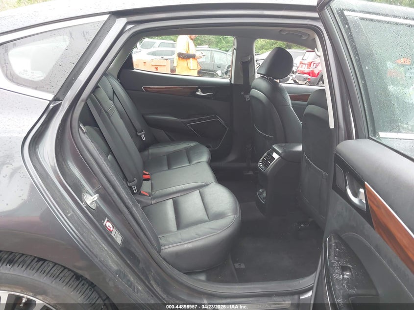 2018 Kia Cadenza Premium VIN: KNALB4J18J5105067 Lot: 44898957