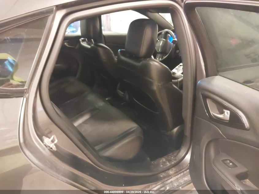 2016 CHRYSLER 200 auction photo 8