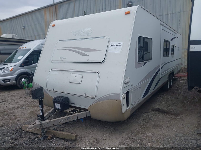 2004 TRAIL LITE R-VISION 8304S auction photo 2