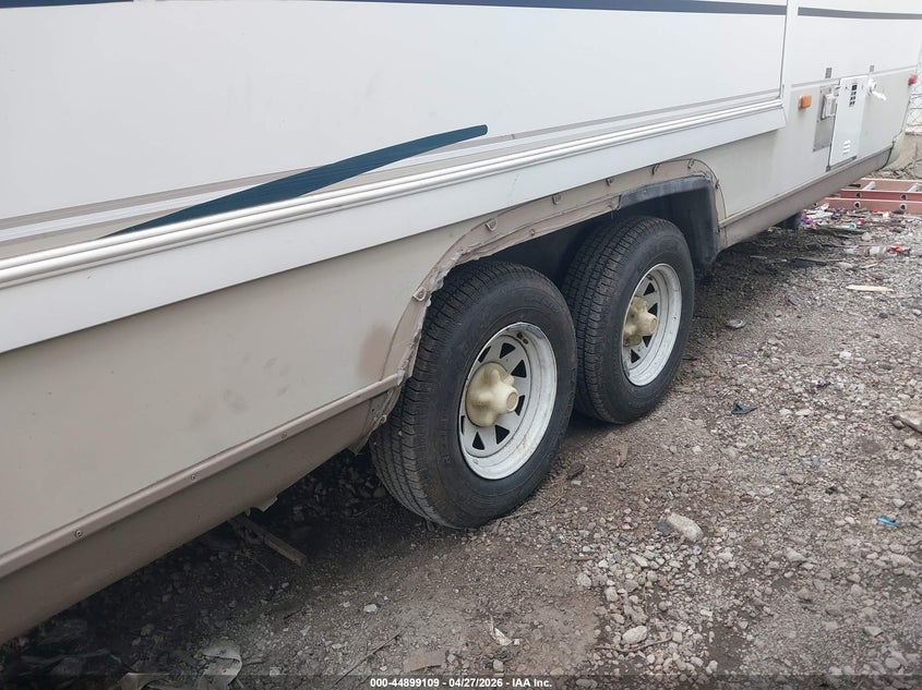 2004 TRAIL LITE R-VISION 8304S auction photo 6