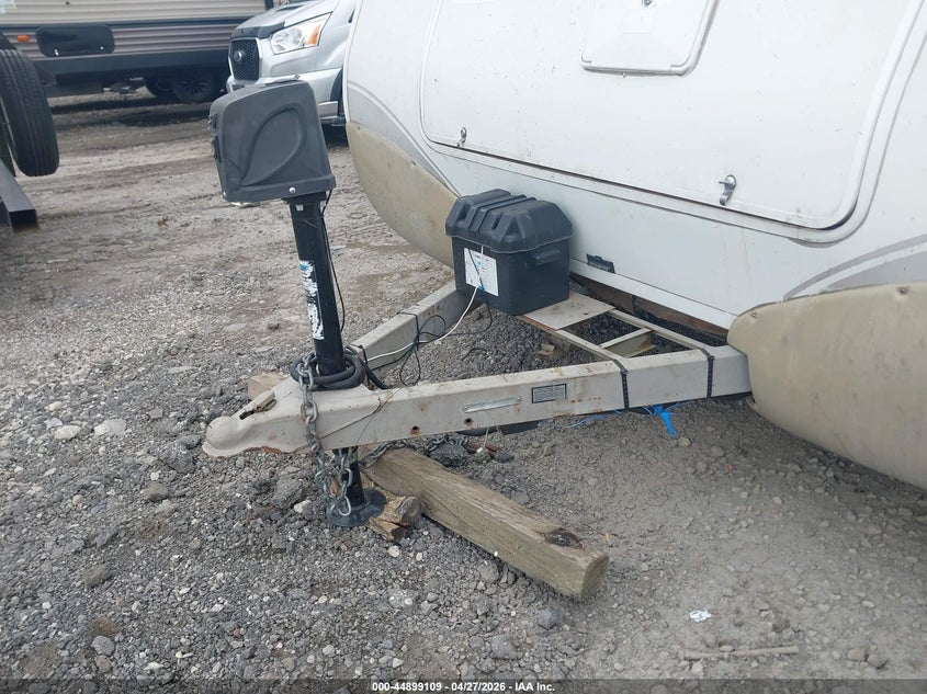 2004 TRAIL LITE R-VISION 8304S auction photo 7