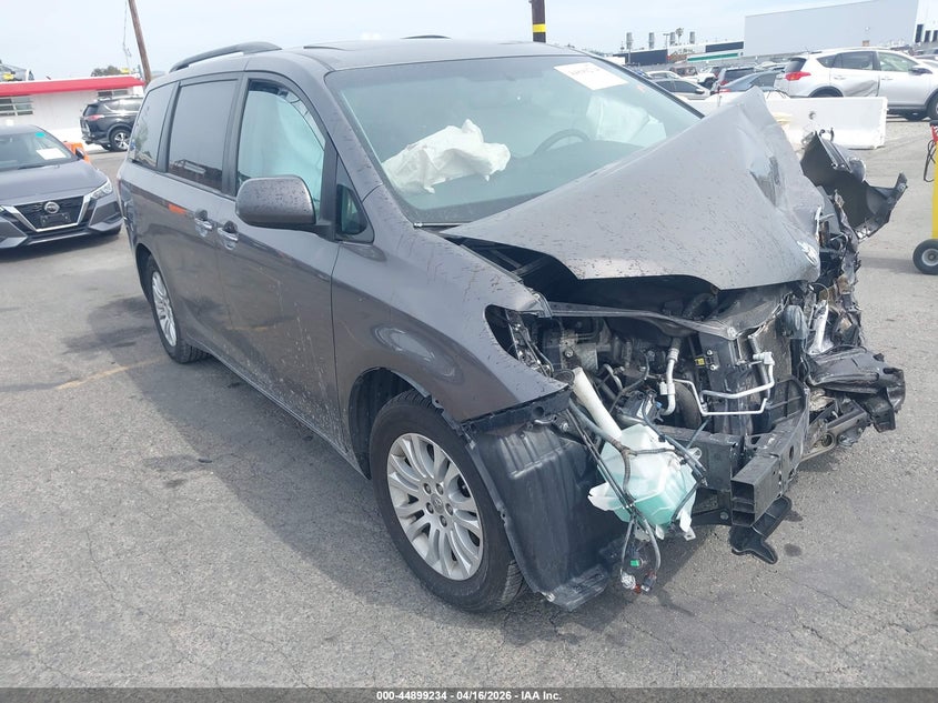 2017 Toyota Sienna Xle 8 Passenger