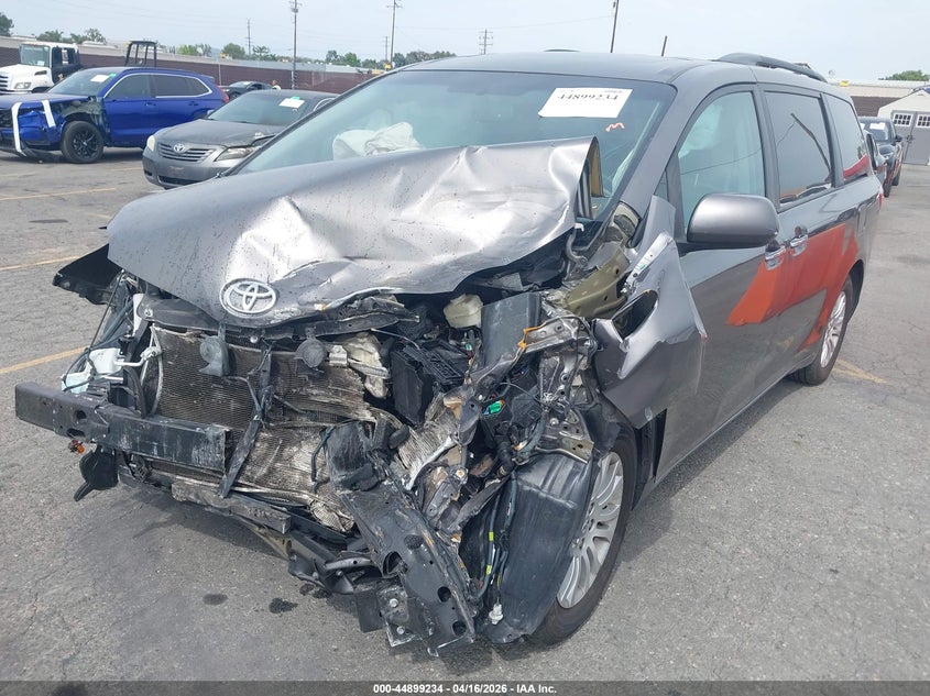 2017 Toyota Sienna Xle 8 Passenger