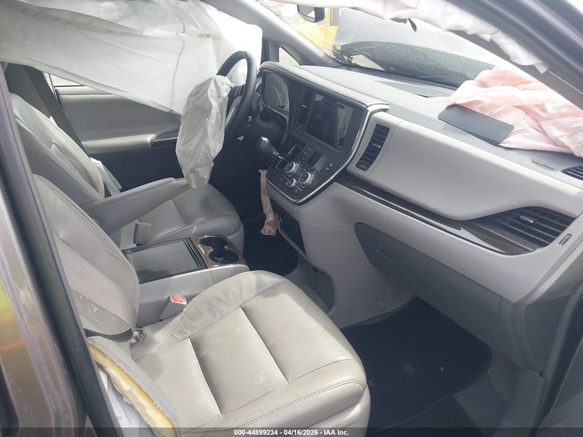 2017 Toyota Sienna Xle 8 Passenger