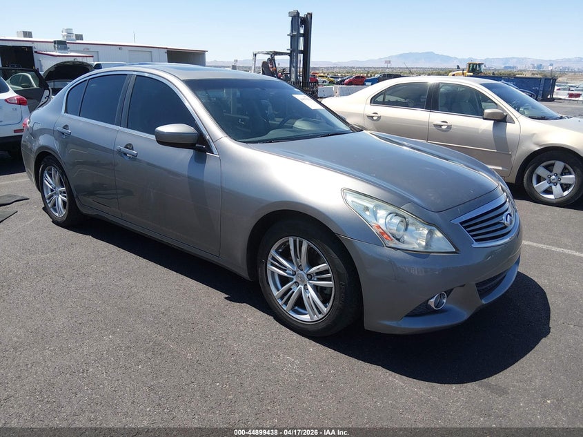 2013 INFINITI G37 JOURNEY