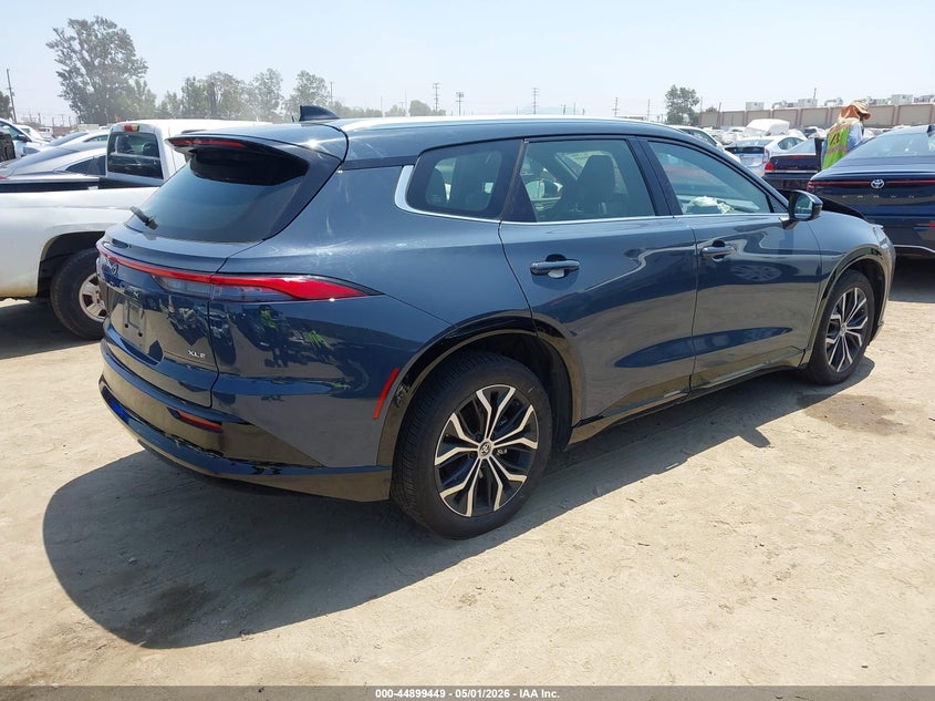 2025 TOYOTA CROWN SIGNIA auction photo 4