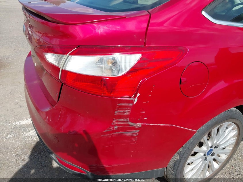 2012 Ford Focus 2.0 Titanium red Lot 111044899691 Vin 1FAHP3J27CL229946