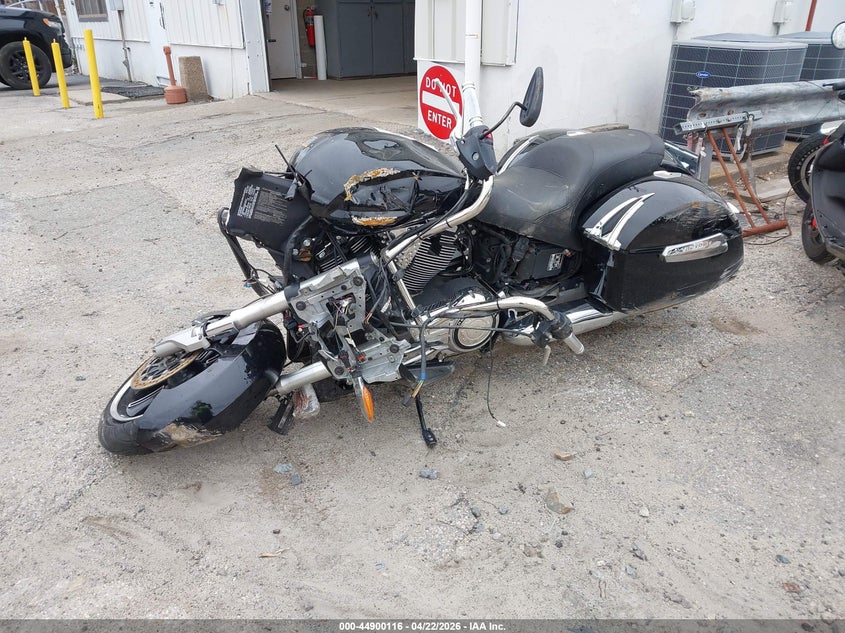 5VPTW36N1D3018240 2013 Victory Motorcycles Cross Country Tour photo 1