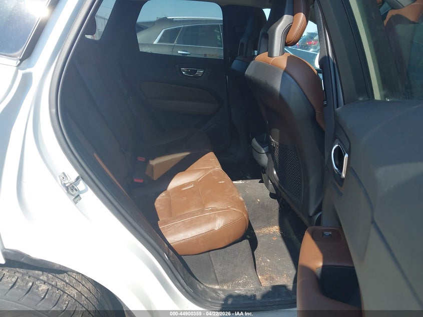 2018 Volvo Xc60 T5 Momentum VIN: YV4102RK2J1077191 Lot: 44900359