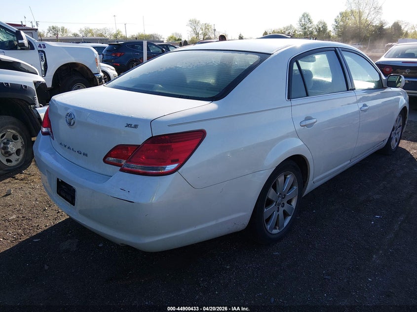 2005 Toyota Avalon Xls