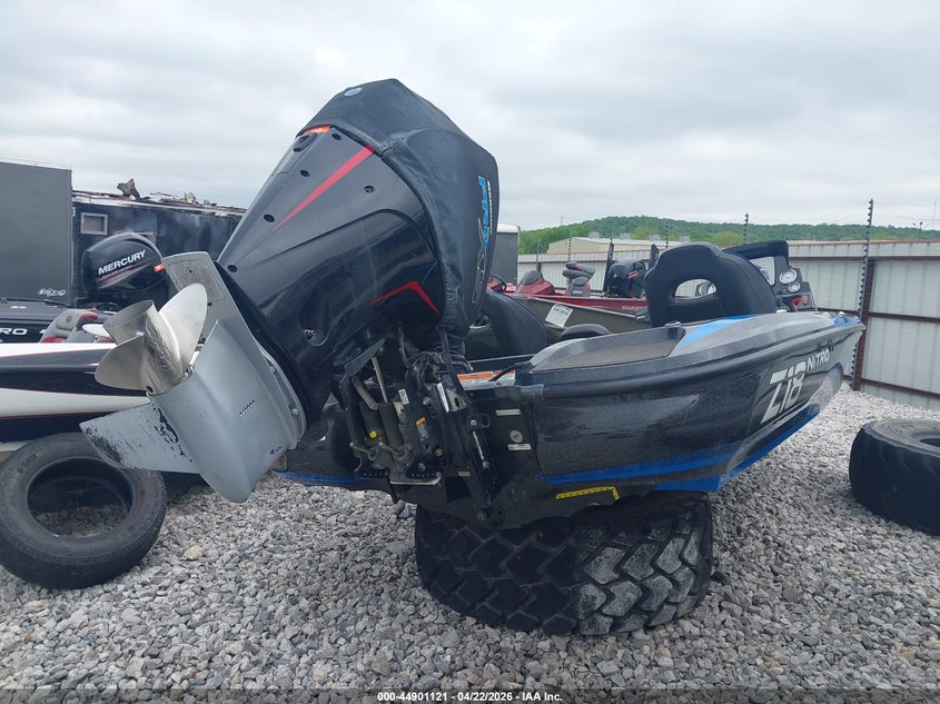 2023 TRACKER NITRO Z18 auction photo 4