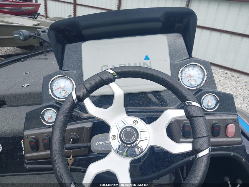 2023 TRACKER NITRO Z18 auction photo 7