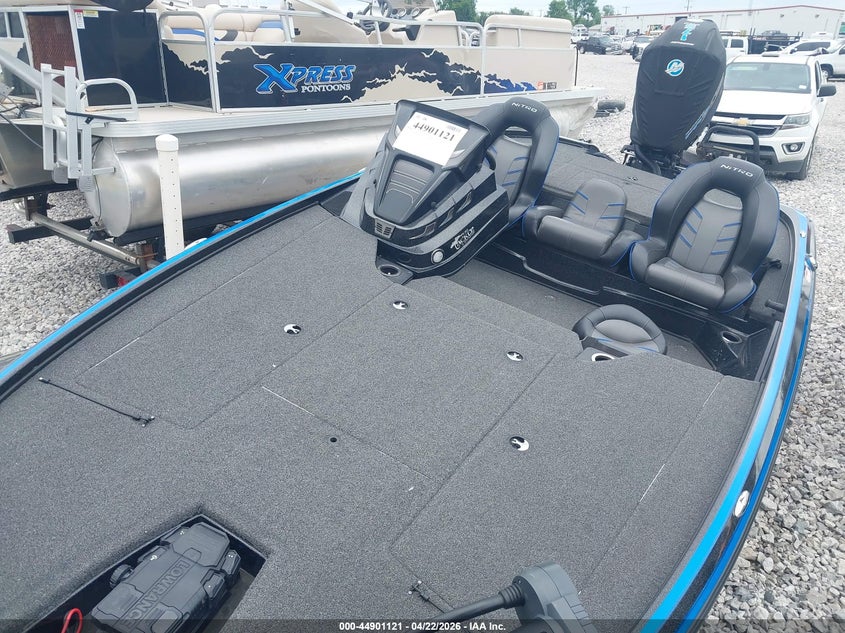 2023 TRACKER NITRO Z18 auction photo 8