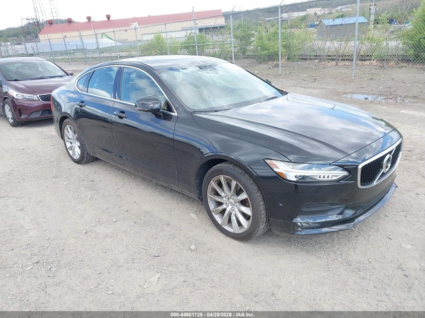 2017 Volvo S90 T6 Momentum