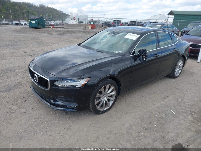 2017 Volvo S90 T6 Momentum