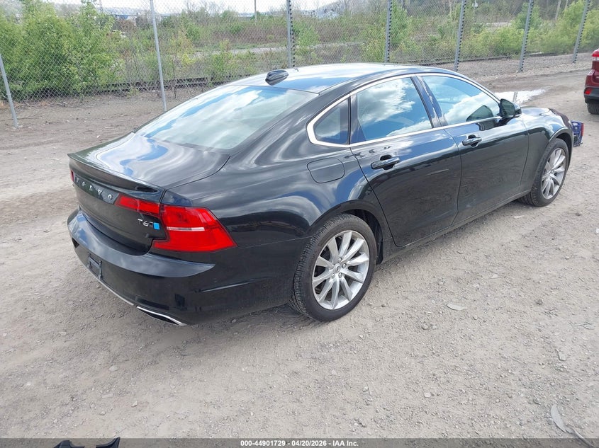 2017 Volvo S90 T6 Momentum