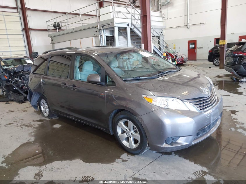 2017 Toyota Sienna Le 8 Passenger