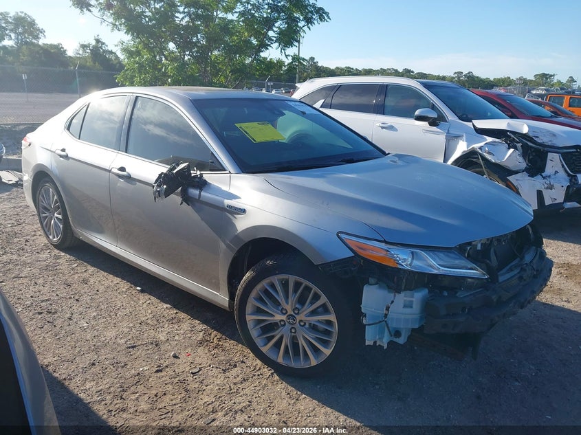 2019 TOYOTA CAMRY HYBRID XLE