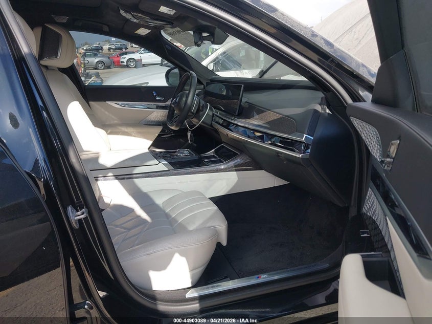 2023 BMW 760 4.4L V-8 DI, DOHC, V(VIN: WBA33EJ03PCN85484