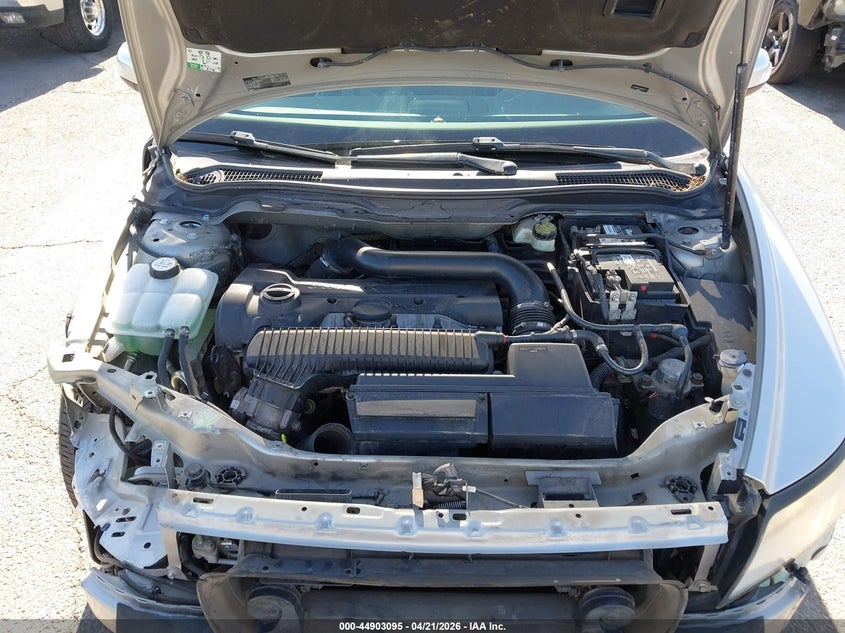 2011 Volvo V50 T5/T5 R-Design VIN: YV1672MW2B2636212 Lot: 44903095