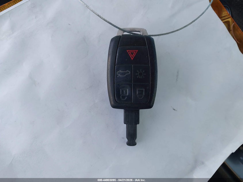 2011 Volvo V50 T5/T5 R-Design VIN: YV1672MW2B2636212 Lot: 44903095