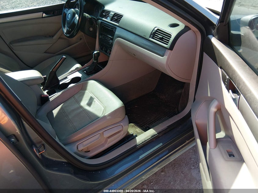 2014 Volkswagen Passat 1.8T Wolfsburg Edition