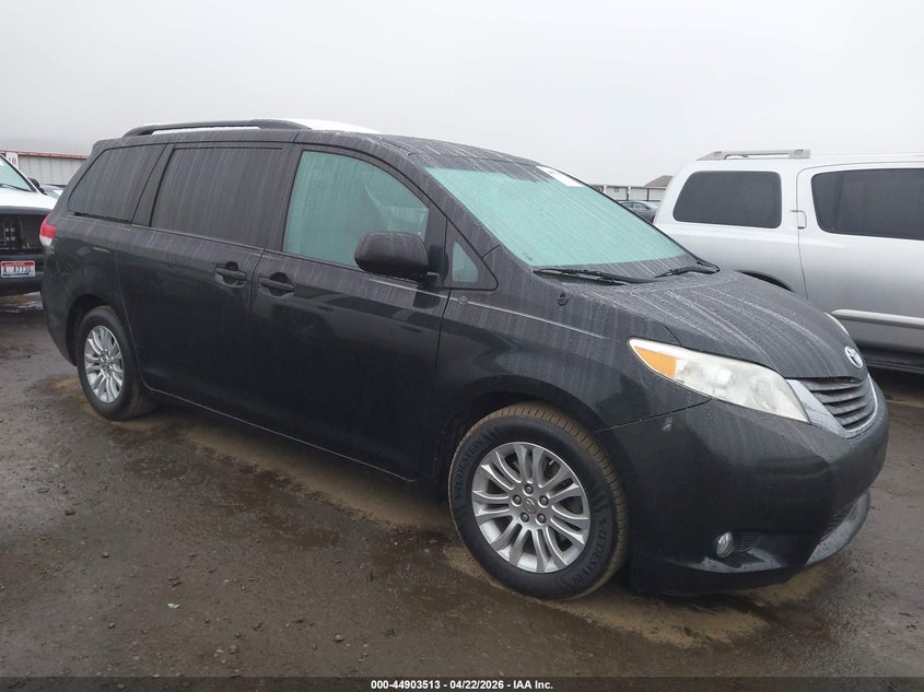 2013 Toyota Sienna Xle V6 8 Passenger