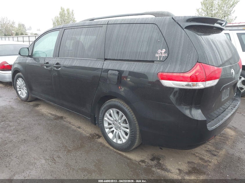 2013 Toyota Sienna Xle V6 8 Passenger