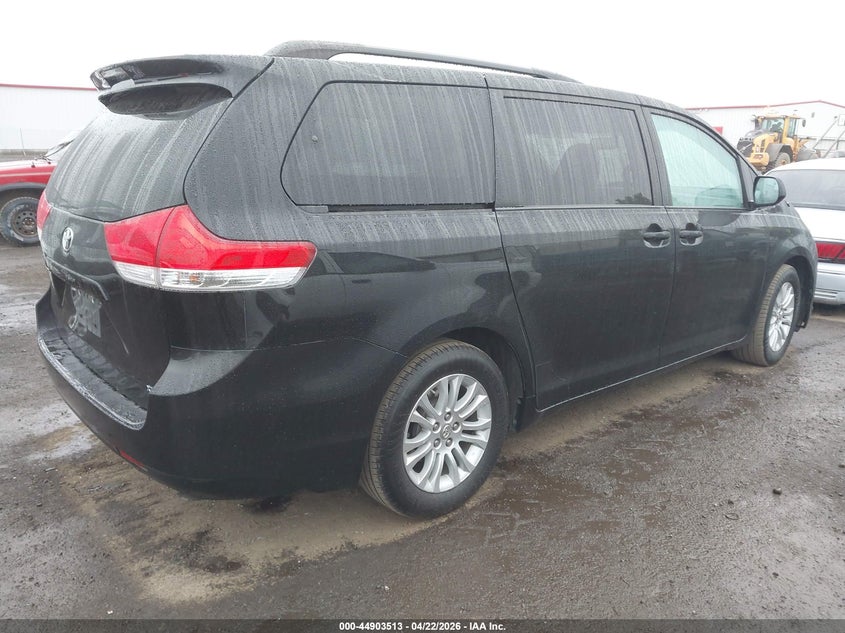 2013 Toyota Sienna Xle V6 8 Passenger