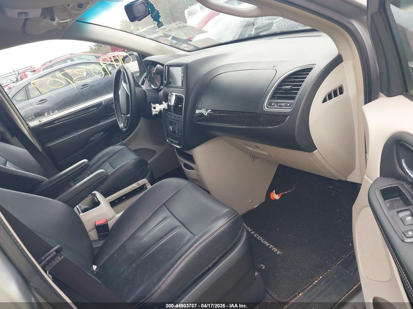 2013 Chrysler Town & Country Touring