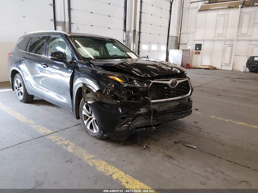 2022 TOYOTA HIGHLANDER XLE
