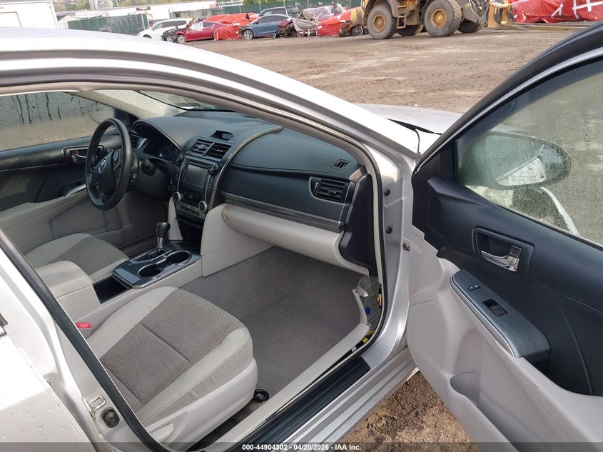 2014 Toyota Camry Hybrid Le