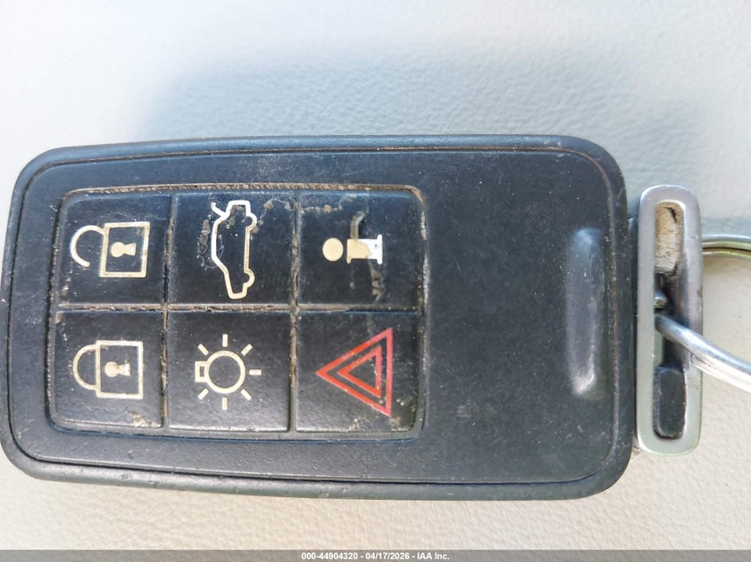 2011 Volvo Xc70 3.2 VIN: YV4940BZ4B1095650 Lot: 44904320