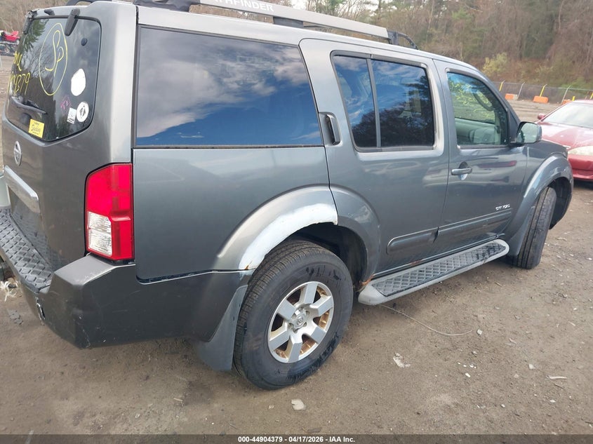 2005 Nissan Pathfinder Se Off-Road
