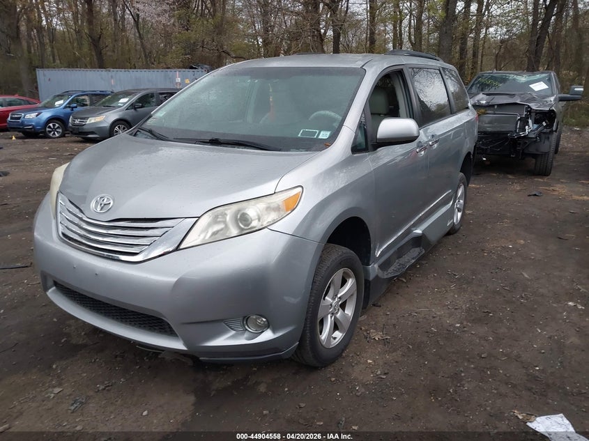 2013 Toyota Sienna Le V6 8 Passenger